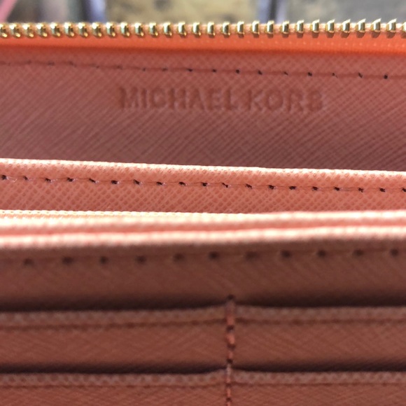 COPY - Micheal Kors Dusty Pink Wallet - Picture 7 of 8
